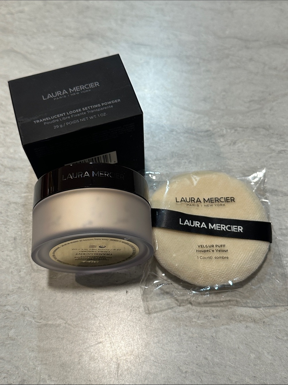 laura mercier Translucent Loose Setting Powder with Cream Velour Puff